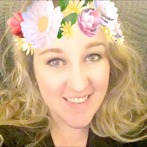 Meet your Posher, Hallie - Picture 1 of 1